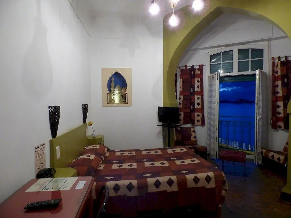 ***  Hotel Peron Marseille France