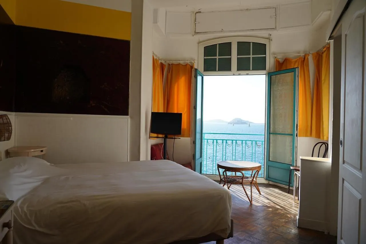 ***  Hotel Peron Marseille France